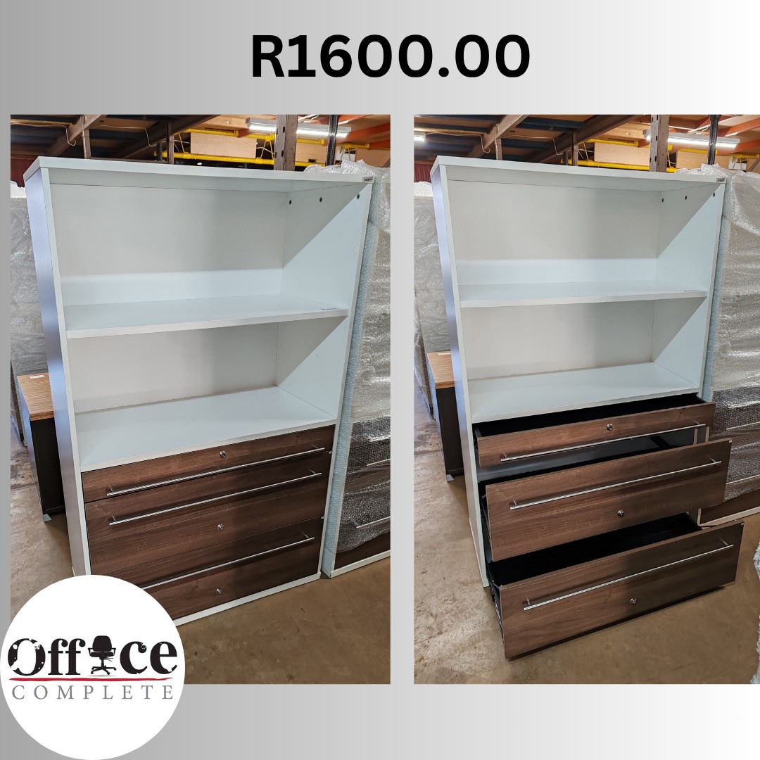 CA7 - Cabinet with drawers size 1.540h x 996w x 445deep R1650.00