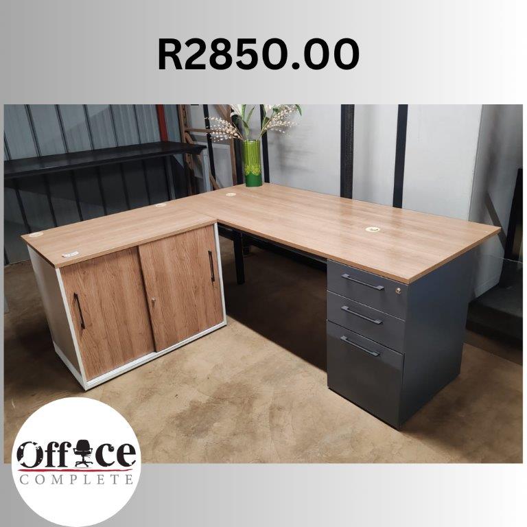 D17 - L-shape desk + credenza size 1.85 x 1.7 R2500.00