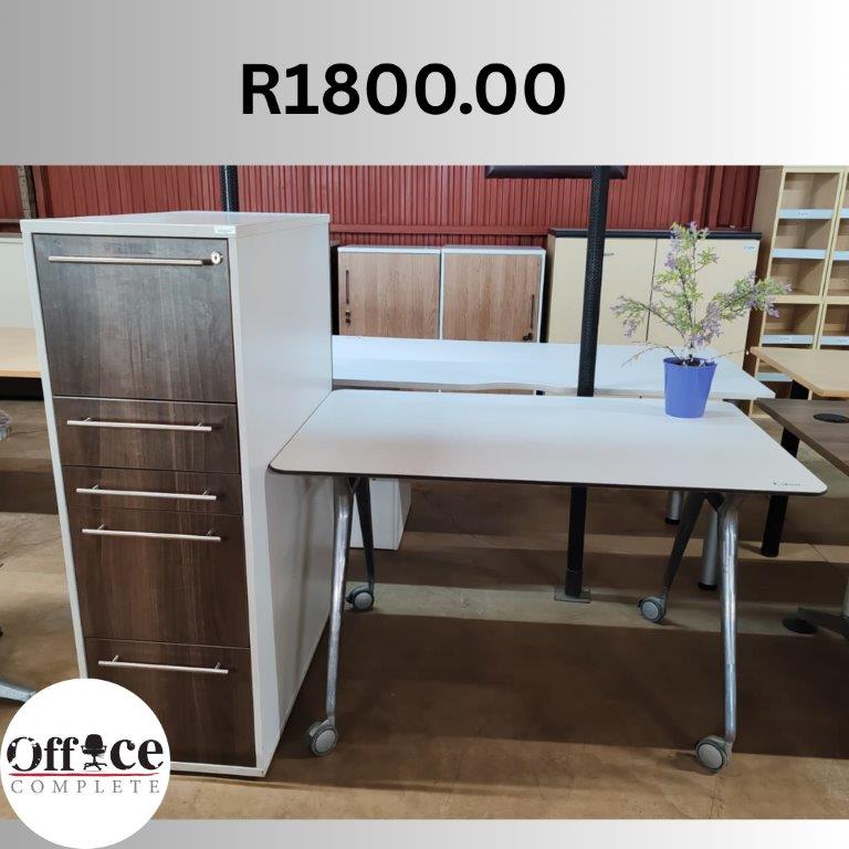 D18 - Combo special desk & chair R1800.00 size 1630 x 900