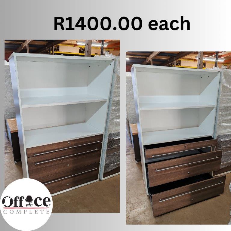 CA7 - Cabinet with drawers size 1.540h x 996w x 445deep R1400.00