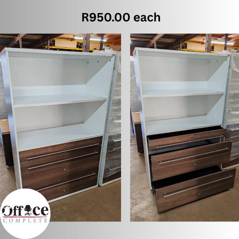 CA7 - Cabinet with drawers size 1.540h x 996w x 445deep R950.00
